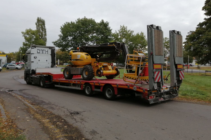 Transport eienes Manitou ART 17 Seitenansicht. © DTH Service GmbH - Maintal Transport eines Manitou ART 17 Seitenansicht. © DTH Service GmbH - Maintal