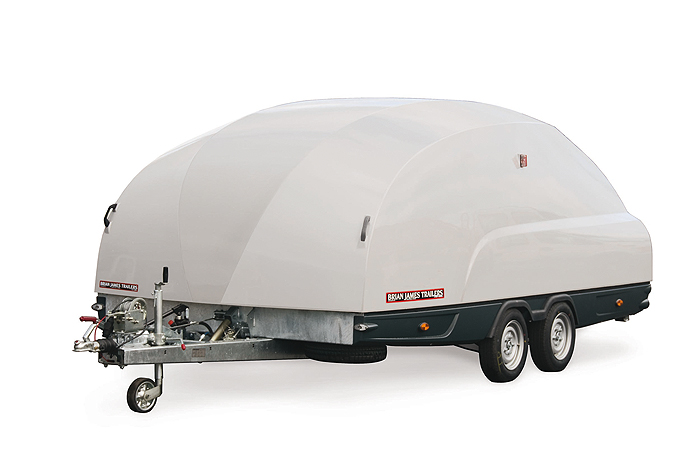 Ein geschlossener Haubentrailer wie dieser, sorgt auch bei Eis, Schnee und Regen für ein absolut sauberes und vorallem trockenes Fahrzeug. ©  Brian James Trailers