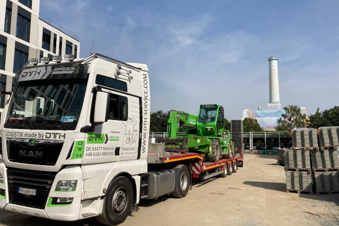 Ein schwenkbarer Merlo Roto auf unserem Tieflader. © DTH Service GmbH - Maintal Ein drehbahrer Merlo Roto auf unserem Tieflader. © DTH Service GmbH - Maintal