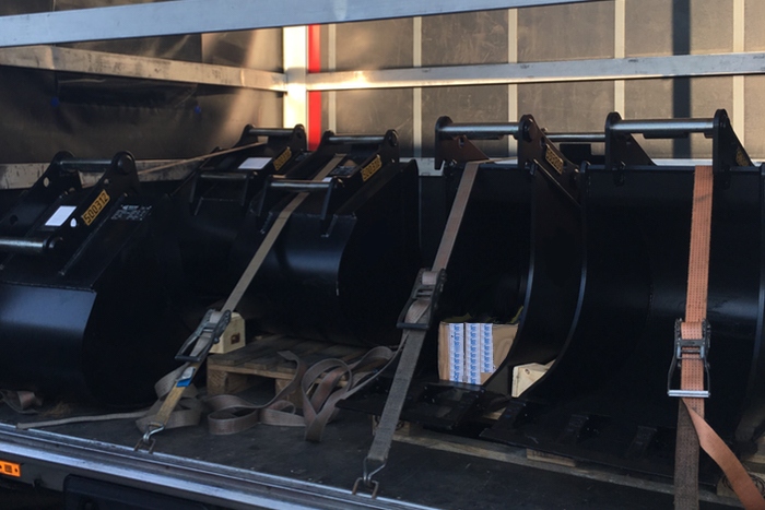 © DTH Service GmbH - Maintal Bausteile für Erdbewegungsmaschinen hier Baggerschaufeln