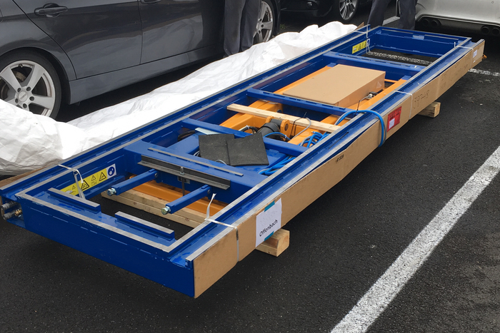 Karossserierichtbank als Komplettladung © DTH Service GmbH -Maintal Eine Karossserierichtbank Richtbank