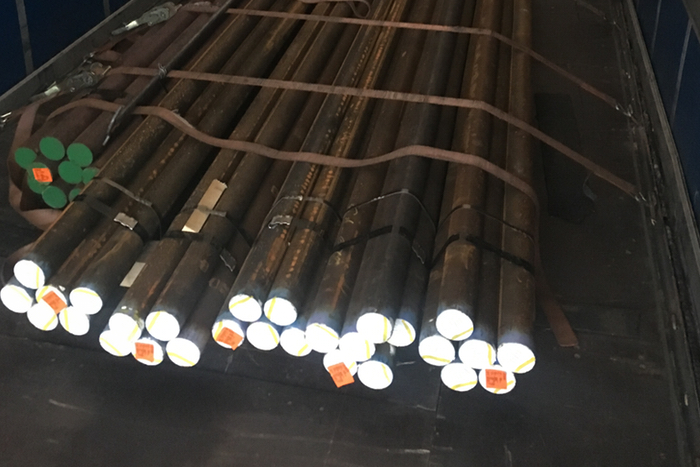 Transport von Vollmaterial Stahlrohr © DTH Service GmbH - Maintal Transport von Vollmaterial Stahlrohr