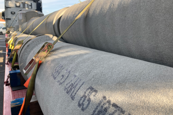Stahlbetonrohre auf unseren Multitrailern © DTH Service GmbH - Maintal