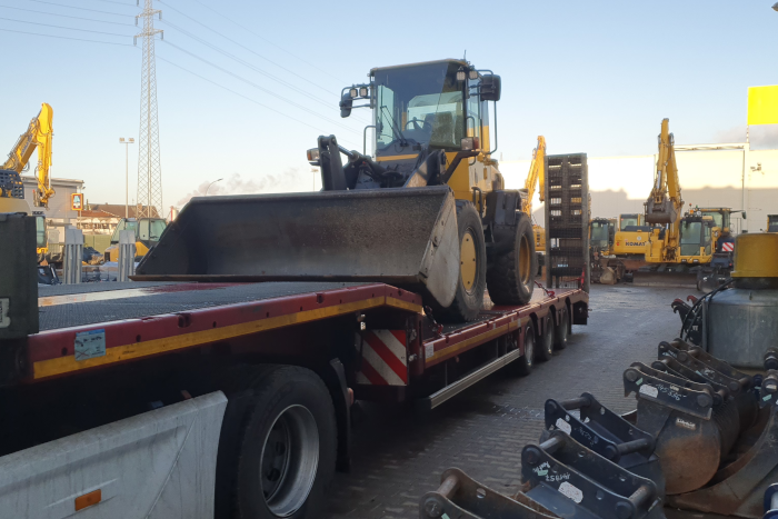 Einfache Radlader sind mit allen Trailern machbar Einfache Radlader sind mit allen Trailern machbar © DTH Service GmbH - Maintal