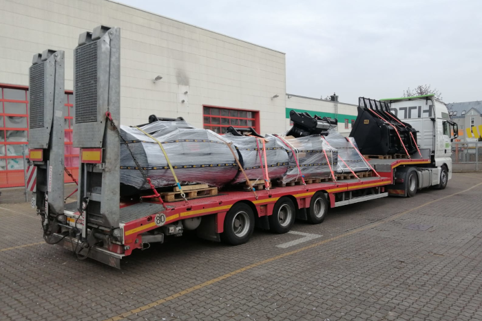 Große Stahlbauteile wie diese Radladerschaufeln © DTH Service GmbH - Maintal